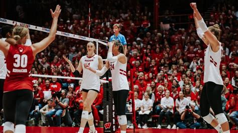 Ncaa Division I Womens Volleyball Committee Reveals In Season Top 16