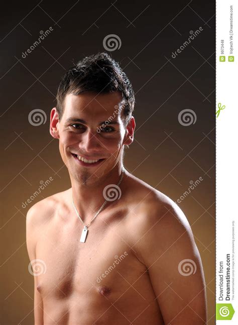 O Retrato Do Homem Novo Atrativo Foto De Stock Imagem De Atrativo