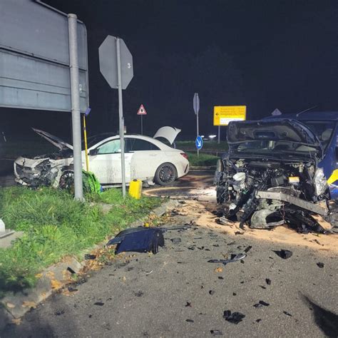 Verkehrsunfall Mit Zwei Pkw Feuerwehr Liederbach E V