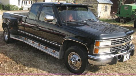 Chevrolet Silverado Extended Cab Pickup Truck In Valley