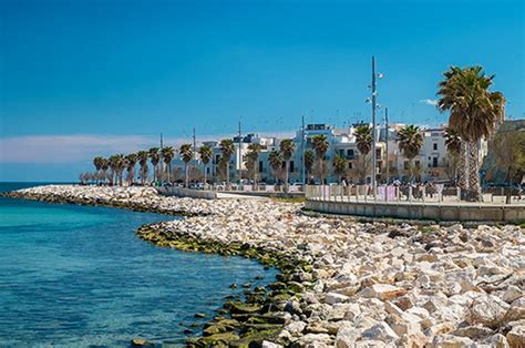 Mola Di Bari Porto Peschereccio Turistico E Sagra Del Polpo