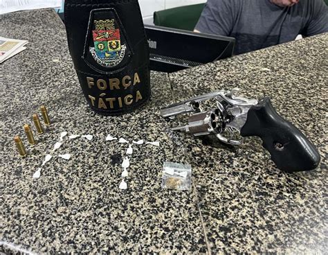 For A T Tica Da Pmce Conduz Homem Arma De Fogo E Drogas No Bairro