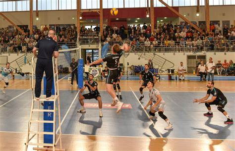 Volley Ball Ligue B Les Pirates De Royan Ne Veulent Pas Faire De