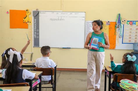 En Michoac N M S Del De Ni Os Y J Venes Acuden A La Escuela Inegi