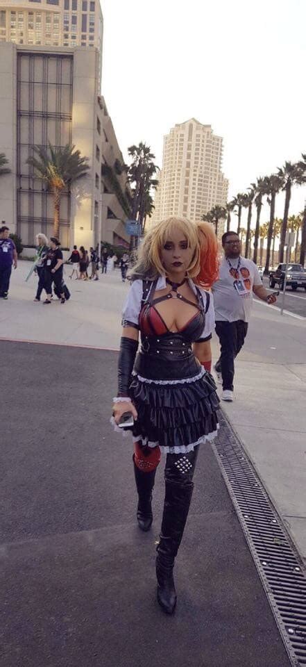 SDCC 2016: Voice actress Tara Strong cosplayed as Harley Quinn - and it ...