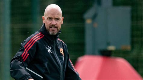 Dibantai Liverpool Fans Manchester United Minta Erik Ten Hag Dipecat