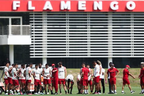 Comentarista detona sistema o defensivo de Vítor Pereira no Flamengo