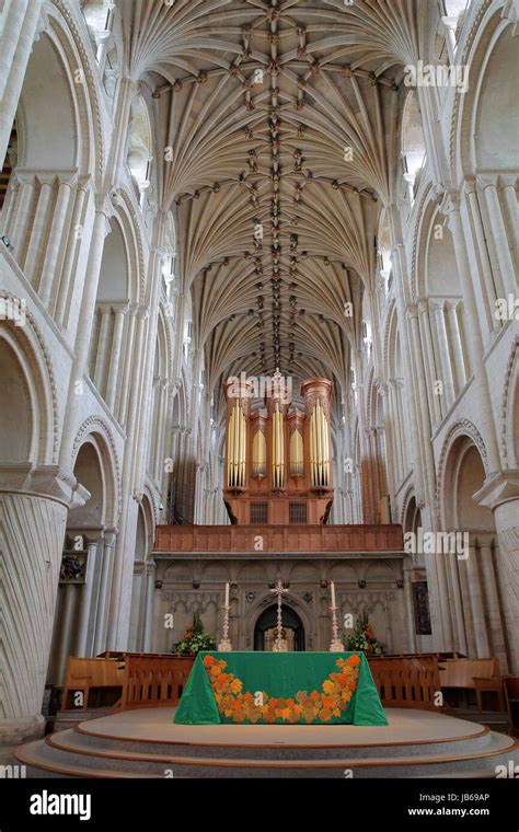 Norwich Uk June 5 2017 The Pulpitum And The Altar In Norwich