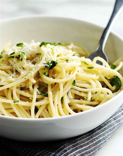 Fast and Easy Lemon Garlic Pasta - Pinch and Swirl