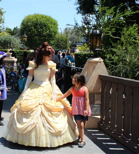 10 Best Spots For Photos At Disneyland — Cleverly Catheryn