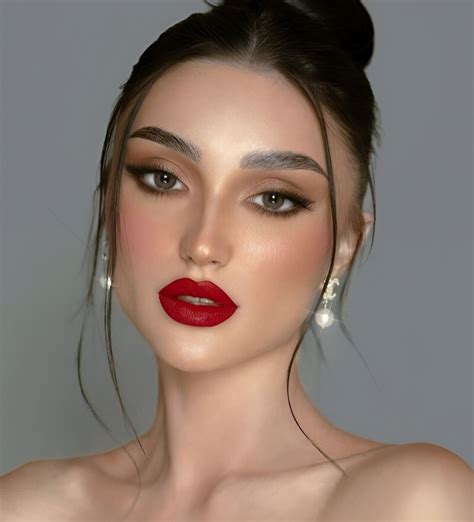 50 Stunning Red Lipstick Looks Perfect To Slay This Valentine Woman