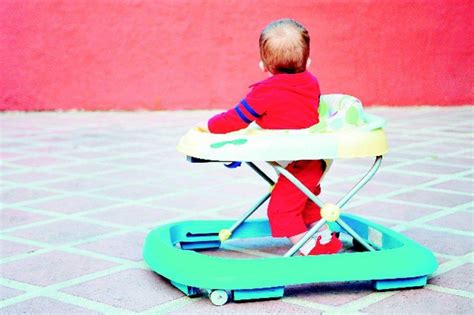 Son seguras las andaderas o caminadoras para niños y niñas ICECU