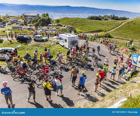 Peloton Op Col Du Grand Colombier Ronde Van Frankrijk