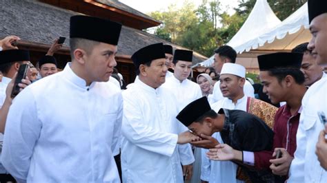 Prabowo Salat Idul Fitri 1445 H Bersama Warga Bojong Koneng Di Masjid