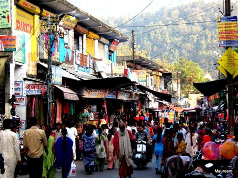 busy market rishikesh city