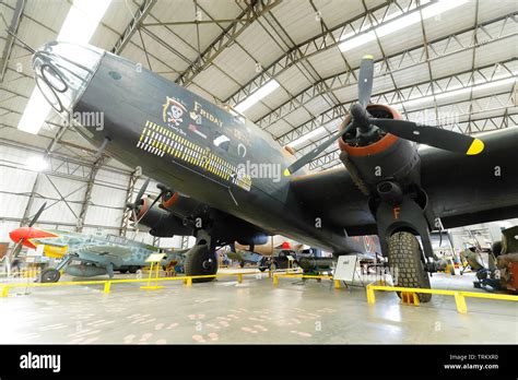 Die Handley Page Halifax Mk III Bomber bei Yorkshire Air Museum, die ...