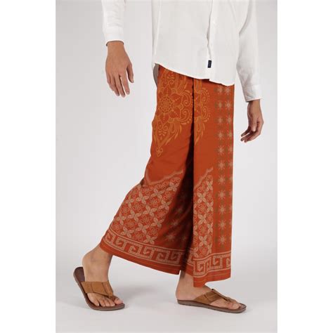 Sarung Mangga Gold Kembang Nusantara Batik Merah Bata Image