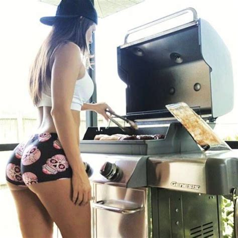 Beautiful Girls Grilling 26 Pics