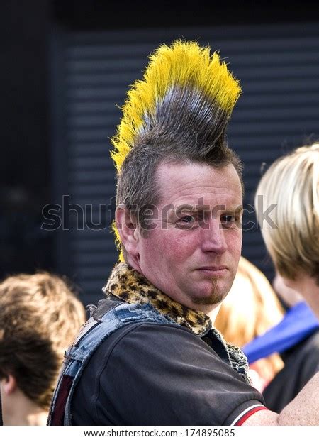 555 Hair Mohican Images, Stock Photos & Vectors | Shutterstock