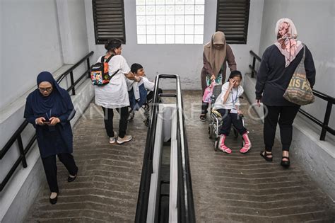 Pengenalan Lingkungan Sekolah Di SLB YPAC Jakarta ANTARA Foto