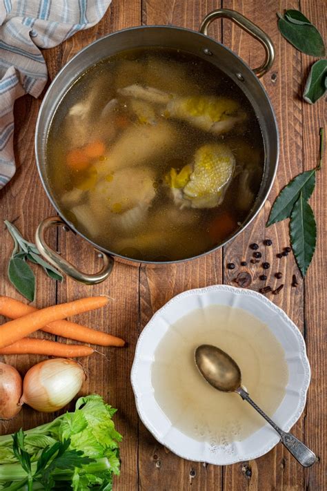 Brodo Di Cappone Perfetto Per I Tuoi Piatti Di Natale