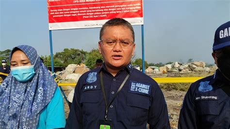 Tim Gakkum Klhk Tutup Paksa Lokasi Pembakaran Sampah Di Bunder