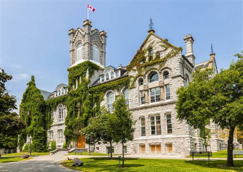 Guide to Toronto University Campus Bus Tours | Bus.com