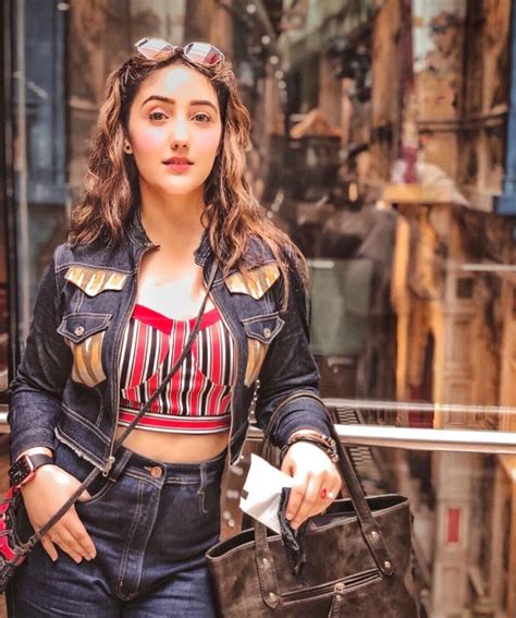 Patiala Babes Actor Ashnoor Kaur Aka Minis Hot Photos Go Viral After