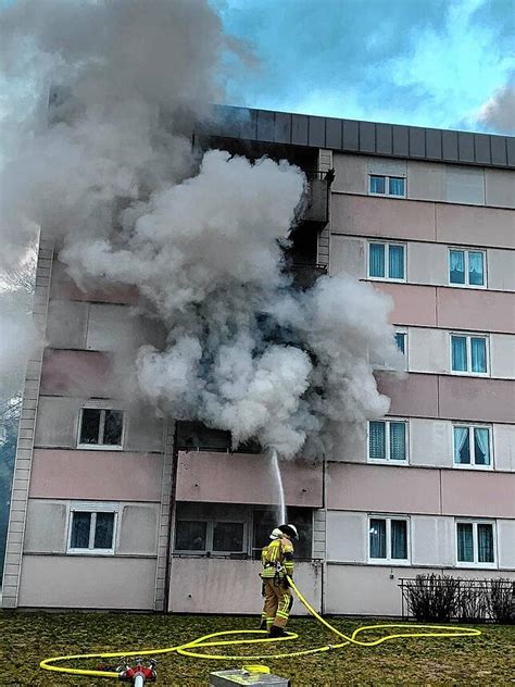 Villingen Schwenningen Brand In Mehrfamilienhaus Feuer Bricht Auf