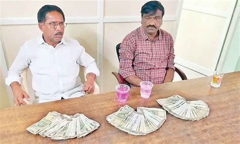 Town Planning Officer Caught Taking Bribe Held