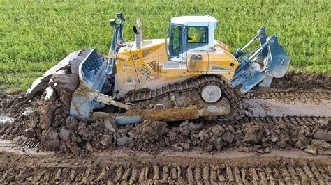 Liebherrs Biggest Bulldozer Pushing Topsoil Youtube