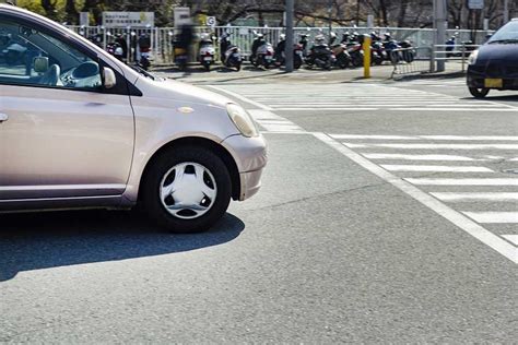 根本的に間違っている運転 交差点付近での停止位置を自動車学校が注意喚起 「迷うときある」 Hint Pot