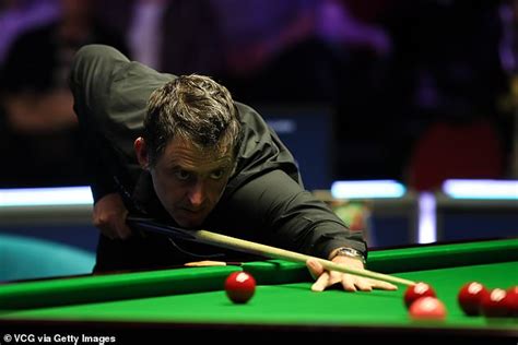 Ronnie O Sullivan BITES The Tip Off His Cue In Bizarre Moment Of