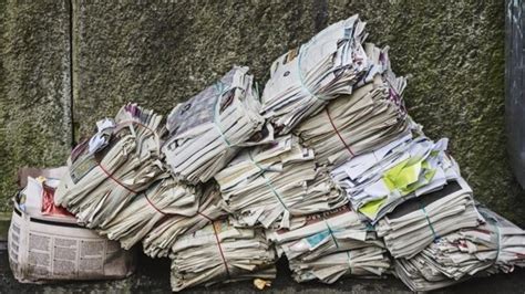 Inzameling Van Oud Papier In Well Op Vrijdag Maart De Limburger