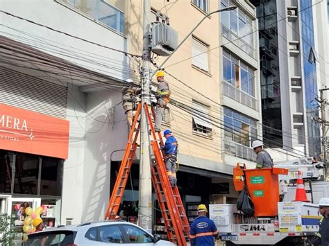 Retirada De Fios Obsoletos Nos Bairros Cinquenten Rio E Industrial