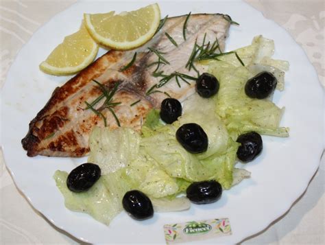 Ricetta Pesce Spada Grigliato Con Insalata E Olive Nere Ficacci Olive Co