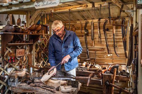 Photo De Les Outils Du Sabotier Musee Vie Et Vieux Metiers D Autrefois