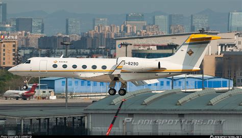 B 8290 Brilliant Jet Gulfstream G450 G IV X Photo By DEWEY QI ID