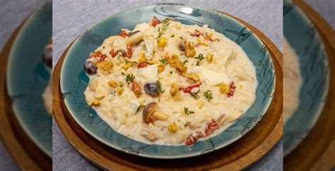 Risotto Con Queso Gorgonzola DOP Setas Con Tomatillos Secos Y Nueces