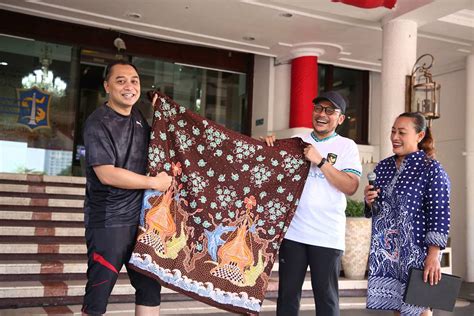 Eri Cahyadi Bersama PT Pelindo Persero Kenalkan Batik Motif Surabaya