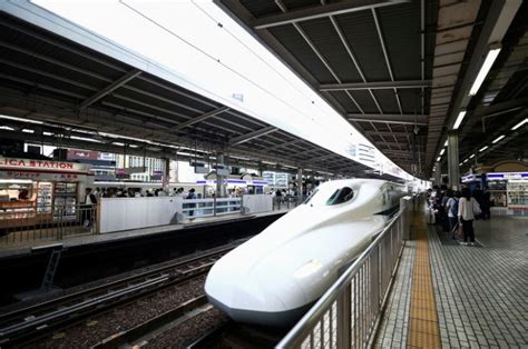 Mind The Doors Japan Bullet Train Runs With Door Open At 280 Kph