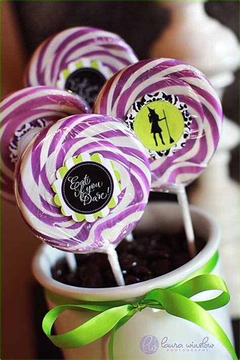 Spooky Lollies. | Glam halloween party, Halloween favors, Halloween kids