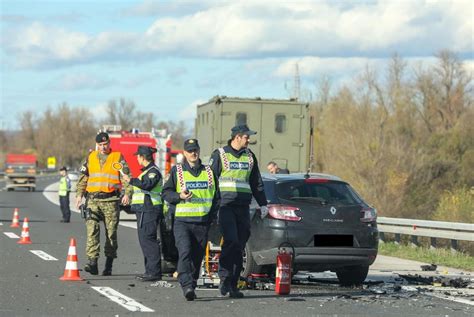 U Te Kom Sudaru Automobila I Kamiona Hrvatske Vojske Kod Rakitja Jedna