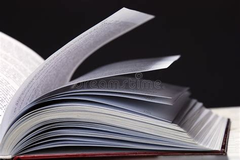 Abra O Livro Imagem De Stock Imagem De Textbook Leitura 9004393