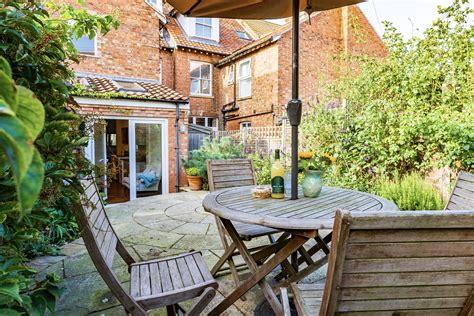 Why morris street is surprisingly quiet in the evenings 10