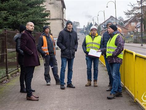 Nowa sygnalizacja świetlna na przejściu dla pieszych przy Szkole