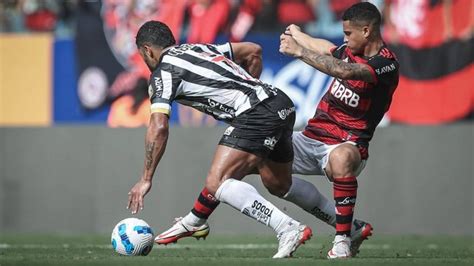 João Gomes cai nas graças da torcida do Flamengo