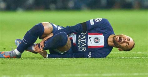 Watch Neymar Stretchered Off Injured For Paris Saint Germain In