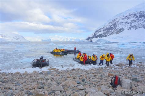 Antarctica travel guide - All you need to know