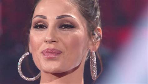 Anna Tatangelo Hot La Foto Nuda Con La Giacca Di Pelle